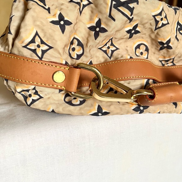 Authentic Louis Vuitton Monogram limited Edition Bulled MM - Picture 5 of 14